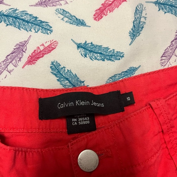 🌸Calvin Klein Red Women's Shorts - Picture 2 of 4